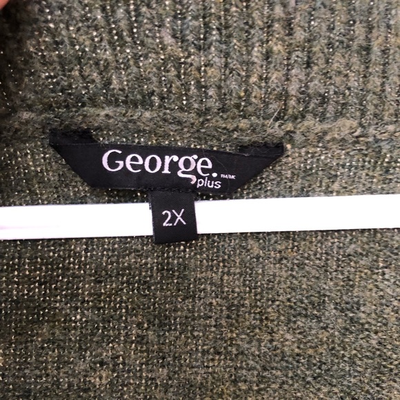 Beautiful green vneck sweater - Picture 3 of 4